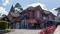 Wir ereichen Nuwara Eliya, ein von den Engländern gewählter Ort im kühlen Hochland. Überall Häuser im viktorianischem Stiel.