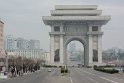 Sowie der Triumphbogen, der mit 60m Höhe das Original in Paris um 3m überragt. Auch er wurde zum 70. Geburtstag von Kim Il Sung eingeweit und ist der Befreiung von der Besatzung der Japaner  1945 gewidmet.