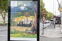 Ankunft in Avignon. McDonald Werbung in Frankreich? Etwas muß passiert sein, dass sich Obelix im Fast Food Restaurant mit Industrie Burgern abspeisen lässt.