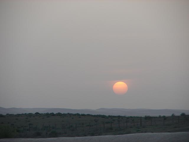 DSC00736.JPG - Sonnenuntergang an der afghansichen Grenze